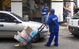Wasserlieferung für ein Geschäft in Rio de Janeiro