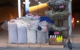 Körnerwaren in Säcken vor einem Geschäft in Athen