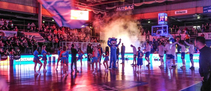Basketball zum Jahresabschluss: Mitteldeutscher BC vs. Bamberg vor 750 Zuschauern