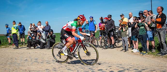 Elisa Longo Borghini triumphiert beim 2. Paris-Roubaix Femmes