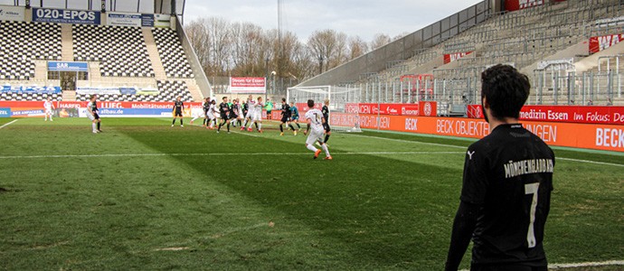 Rot-Weiss Essen siegreich beim letzten Spiel aufm Acker gegen Mönchengladbach