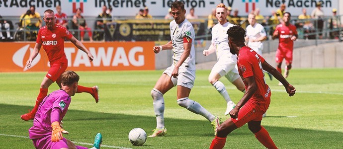 Regionalliga trifft 3. Liga: Sehenswerter Test zwischen Aachen und Essen