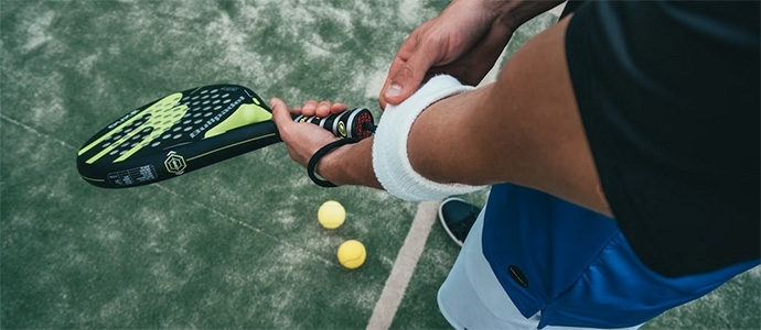 Neuer Trendsport Padel: Das steckt hinter der coolen Tennis-Alternative