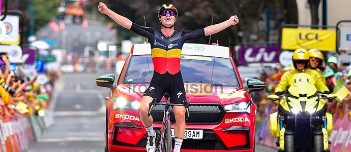 Lotte Kopecky: Solosieg auf 1. Etappe Tour de France Femmes: Fotos und Rückblick