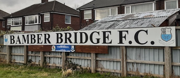Bamber Bridge FC vs. Grantham Town FC: Die Sache mit der wild pöbelnden Oma
