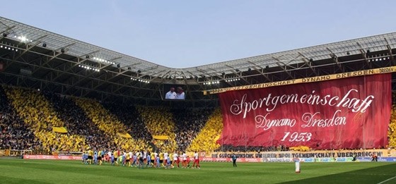 Choreographie der SG Dynamo Dresden zum 60. Geburtstag im Spiel gegen Energie Cottbus