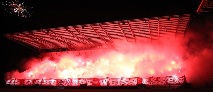 115 Jahre Rot-Weiss Essen: RWE-Fans feiern mit fetten Pyroshows. Rückblick