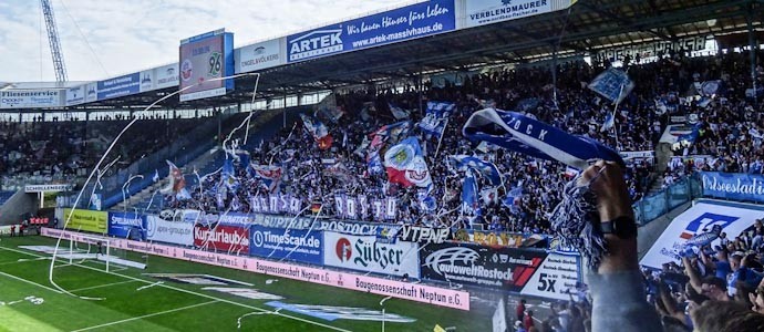 Hansa Rostock vs. Hannover 96: Fehlende Schweigeminute für Elli Paetow