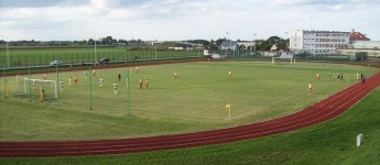 Sportplatz mit Rodelberg - Clescevia besiegt Żerków 4:0