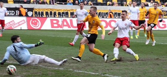 Der Ball will nicht rein: SG Dynamo Dresden verliert intensives Spiel gegen Wehen Wiesbaden
