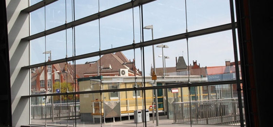 Bahnhofshalle am Ostkreuz: Mal wieder typisch deutsch