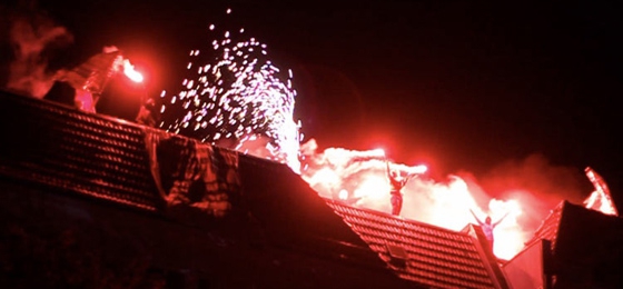 Berliner Walpurgisnacht 2012: Pyro auf den Dächern, friedliche Demo im Wedding