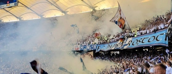 Fußballjahr 2022: Frösteln in Köln, feiern in Schwerin, immer was los mit Hansa