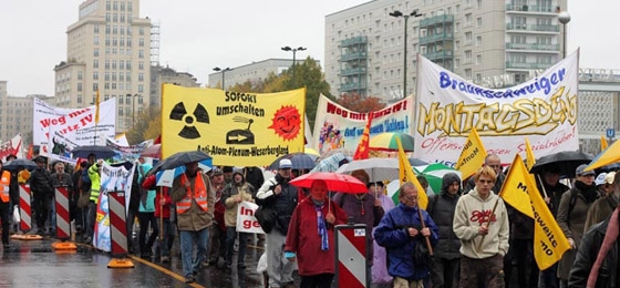 Hartz IV Demo in Berlin: Tausende gegen die Bundesregierung