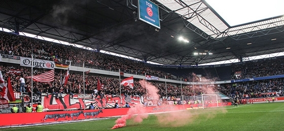 54-Düsseldorf-Fans-Torjubel.jpg