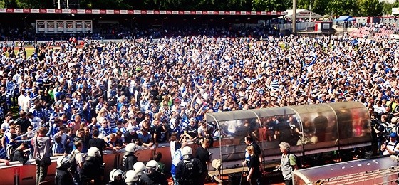 MSV Duisburg macht mit 6.000 Fans in Köln alles klar und steigt auf