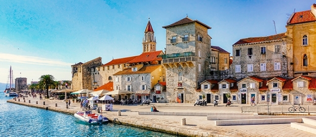 Trogir in Kroatien erleben: Zu Land und zu Wasser