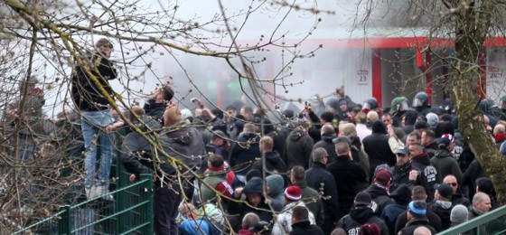 Polizeieinsatz nach Ostberliner Derby: Zahlreiche verletzte Fans und widersprüchliche Meldungen