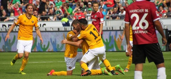 Hannover 96 vs. Dynamo Dresden: Tausende SGD-Fans singen sich in wahren Rausch