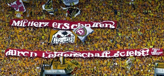 Unzählige Spruchbänder und eine Jubelorgie: Dynamo Dresden haut RB Leipzig aus dem Pokal