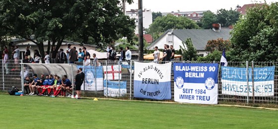 Füchse Berlin vs. Sp.Vg. BW 90 Berlin: Phänomenales Ambiente auf dem Wackerplatz