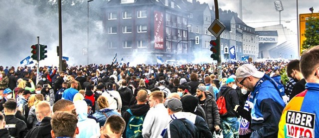 VfL Bochum steigt in Bundesliga auf: Fans feiern friedlich, Polizei eskaliert!