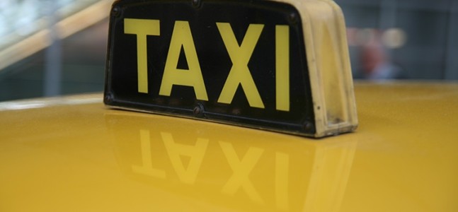 Entspannt durch die City: Vorteile einer Taxifahrt