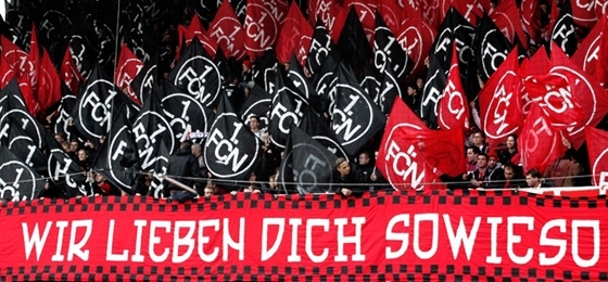Liebe, Schmerz und Leidenschaft: 1. FC Nürnberg Fußballfibel dackelt mit 180 herbei