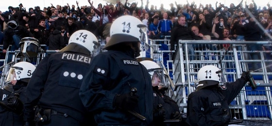 Polizeieinsatz im Hamburger Fanblock gegen Bayern München